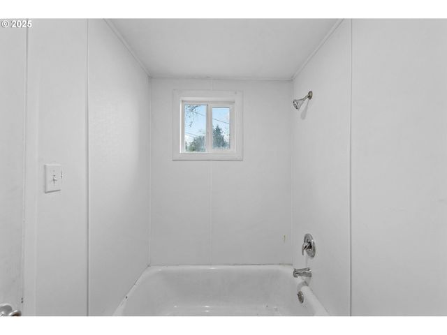 1392 N 8TH St, Coos Bay, OR 97420