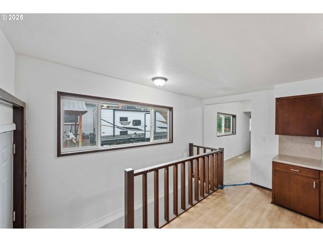 1392 N 8TH St, Coos Bay, OR 97420