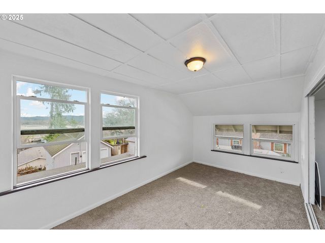 1392 N 8TH St, Coos Bay, OR 97420