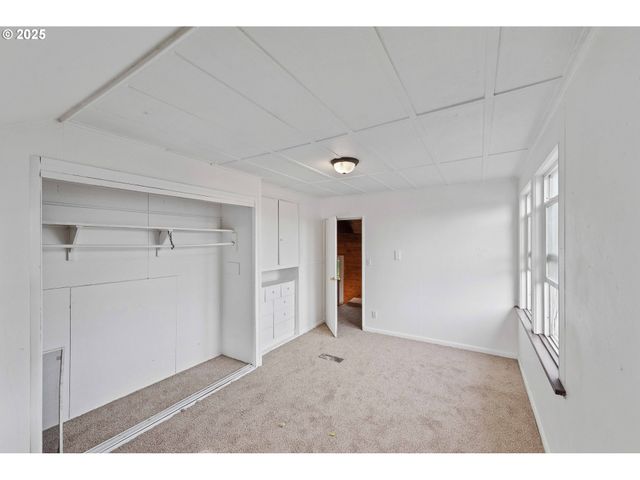 1392 N 8TH St, Coos Bay, OR 97420