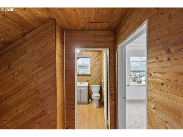 1392 N 8TH St, Coos Bay, OR 97420