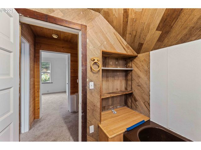 1392 N 8TH St, Coos Bay, OR 97420