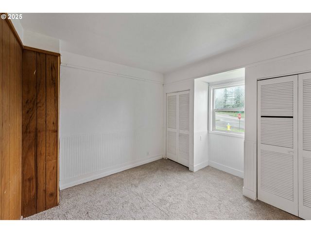 1392 N 8TH St, Coos Bay, OR 97420