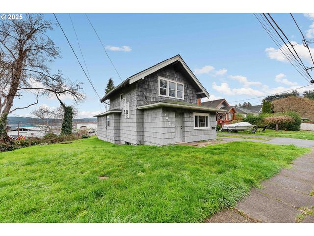 1392 N 8TH St, Coos Bay, OR 97420