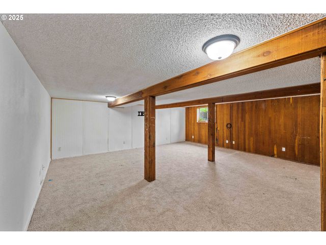 1392 N 8TH St, Coos Bay, OR 97420