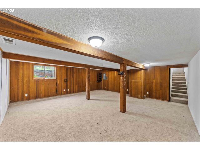 1392 N 8TH St, Coos Bay, OR 97420