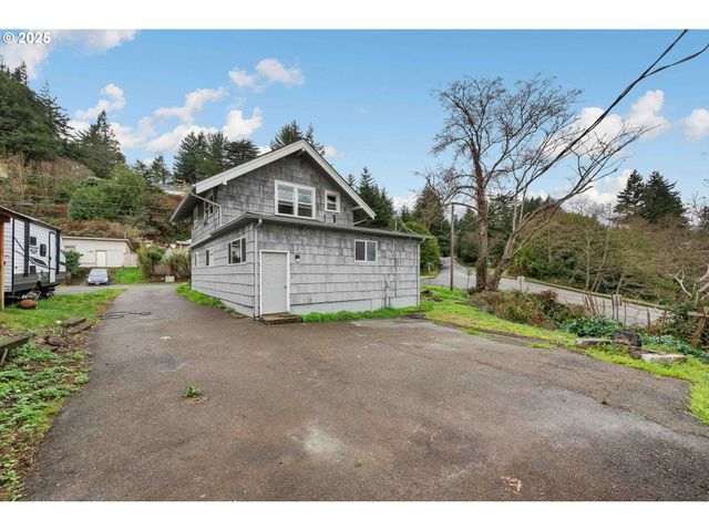 1392 N 8TH St, Coos Bay, OR 97420