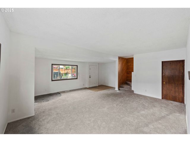 1392 N 8TH St, Coos Bay, OR 97420