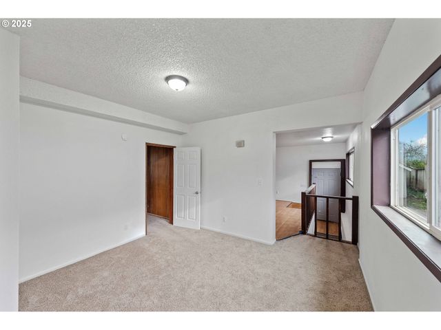 1392 N 8TH St, Coos Bay, OR 97420