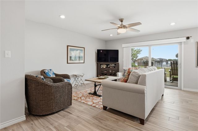 2404 Bayhouse Dr 2404, Rockport, TX 78382