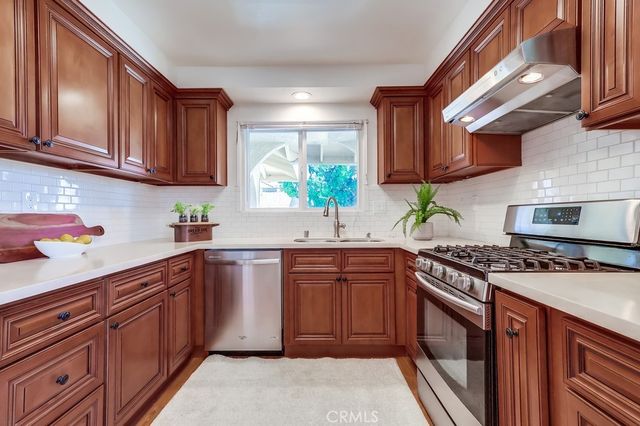 26832 Avenue Of The Oaks D, Newhall, CA 91321