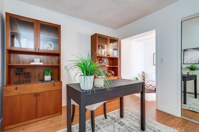 26832 Avenue Of The Oaks D, Newhall, CA 91321