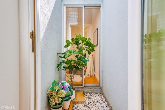 26832 Avenue Of The Oaks D, Newhall, CA 91321