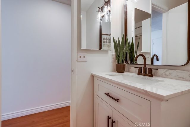 26832 Avenue Of The Oaks D, Newhall, CA 91321