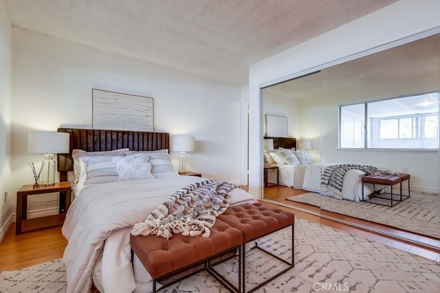 26832 Avenue Of The Oaks D, Newhall, CA 91321