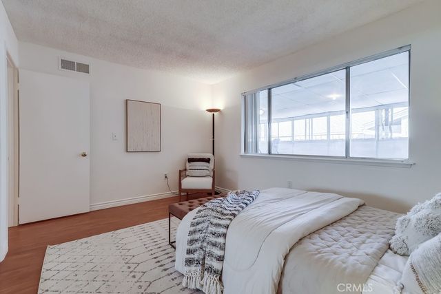 26832 Avenue Of The Oaks D, Newhall, CA 91321