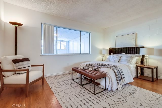 26832 Avenue Of The Oaks D, Newhall, CA 91321