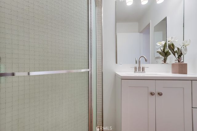 26832 Avenue Of The Oaks D, Newhall, CA 91321