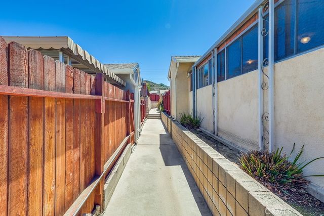 26832 Avenue Of The Oaks D, Newhall, CA 91321