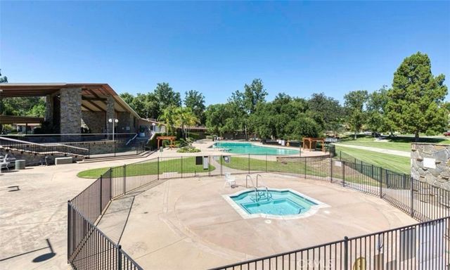 26832 Avenue Of The Oaks D, Newhall, CA 91321