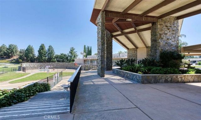 26832 Avenue Of The Oaks D, Newhall, CA 91321