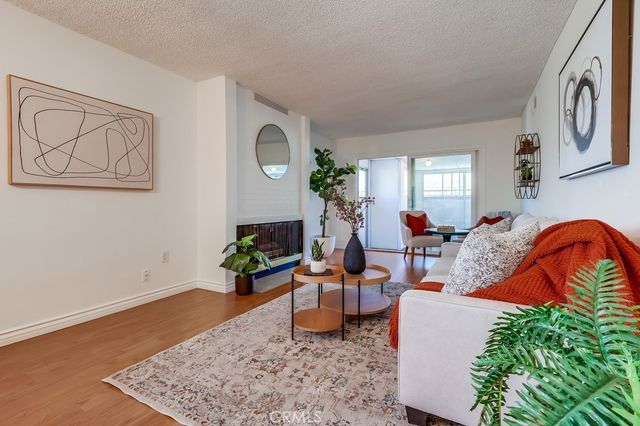 26832 Avenue Of The Oaks D, Newhall, CA 91321