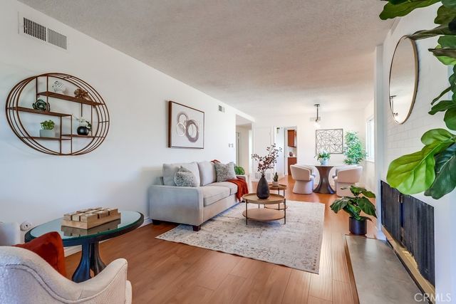 26832 Avenue Of The Oaks D, Newhall, CA 91321