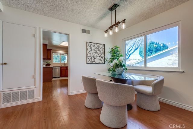 26832 Avenue Of The Oaks D, Newhall, CA 91321