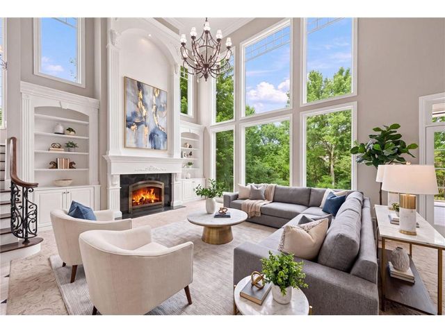 327 Lindsay Road, Hudson, WI 54016