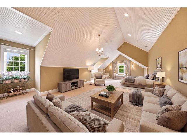 327 Lindsay Road, Hudson, WI 54016