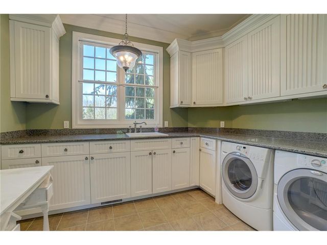 327 Lindsay Road, Hudson, WI 54016
