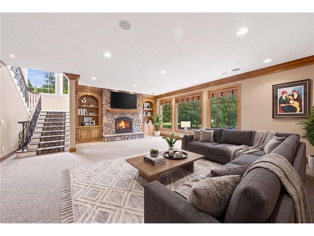 327 Lindsay Road, Hudson, WI 54016
