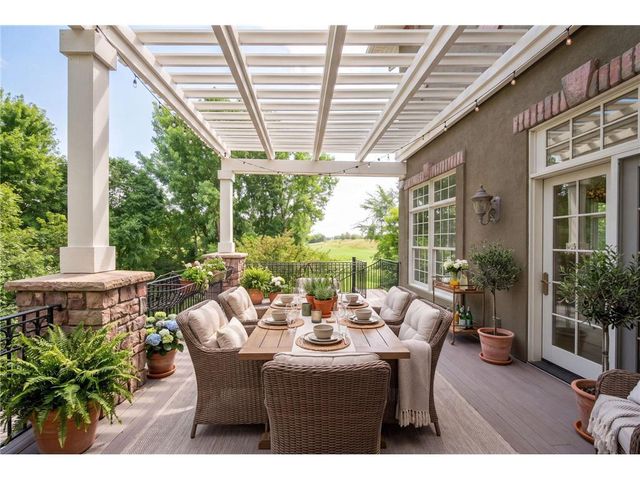 327 Lindsay Road, Hudson, WI 54016