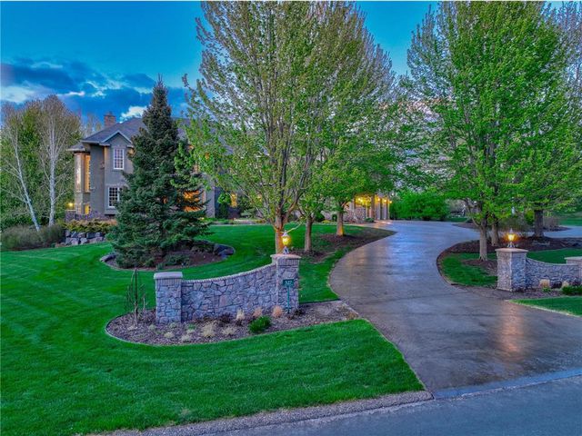 327 Lindsay Road, Hudson, WI 54016