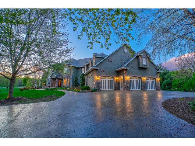327 Lindsay Road, Hudson, WI 54016