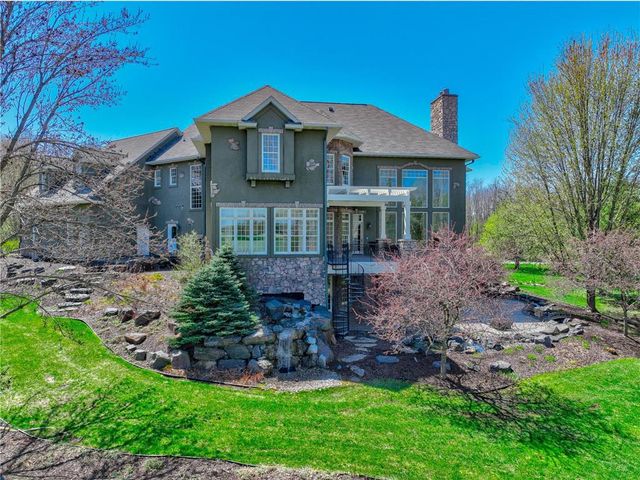 327 Lindsay Road, Hudson, WI 54016