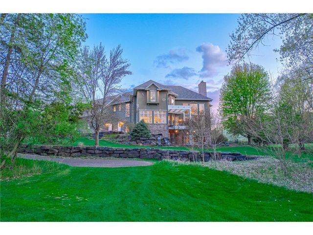 327 Lindsay Road, Hudson, WI 54016