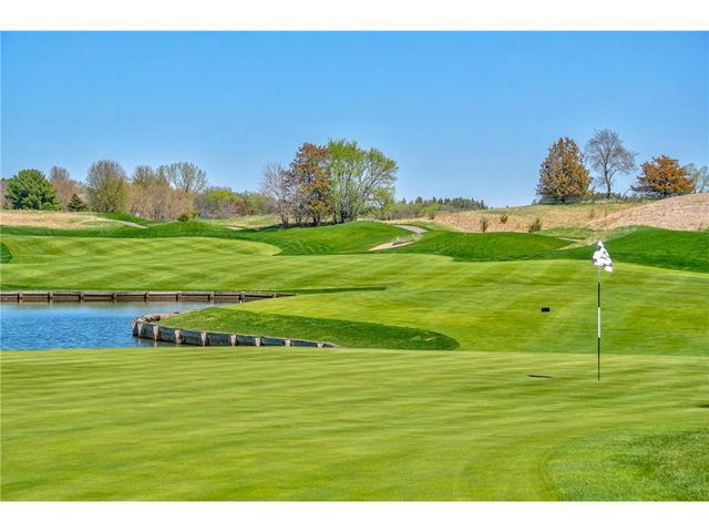 327 Lindsay Road, Hudson, WI 54016