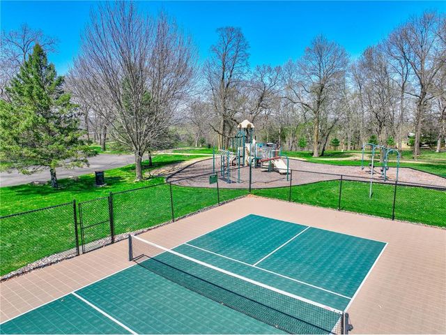 327 Lindsay Road, Hudson, WI 54016