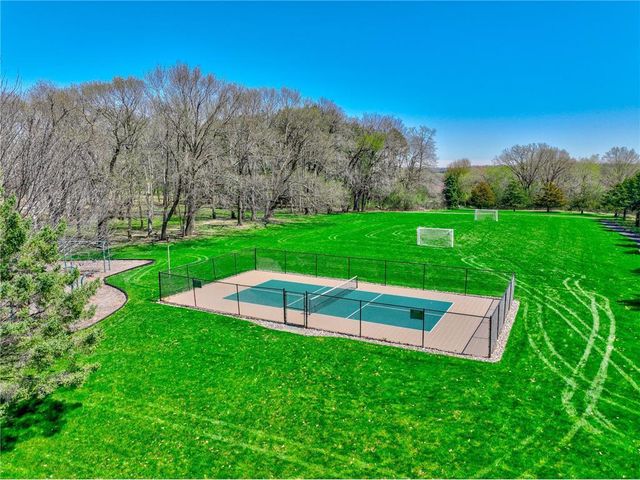 327 Lindsay Road, Hudson, WI 54016