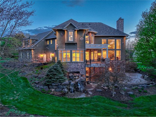 327 Lindsay Road, Hudson, WI 54016