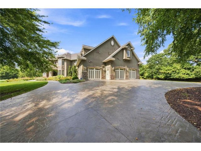 327 Lindsay Road, Hudson, WI 54016