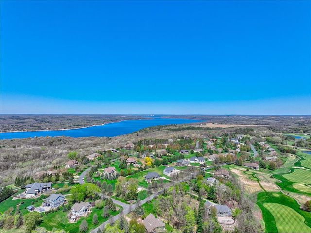 327 Lindsay Road, Hudson, WI 54016