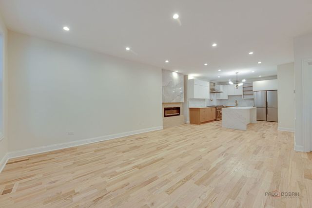 1826 W Farragut Avenue, Chicago, IL 60640