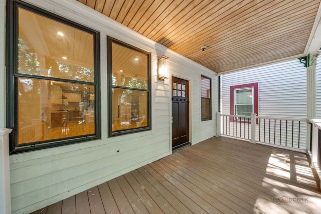 1826 W Farragut Avenue, Chicago, IL 60640