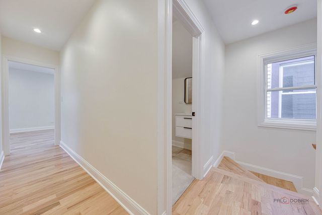 1826 W Farragut Avenue, Chicago, IL 60640