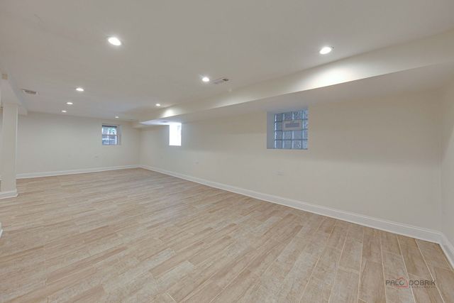 1826 W Farragut Avenue, Chicago, IL 60640