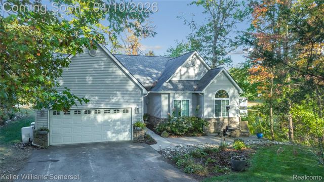 70 Lakeview Drive, Addison Township, MI 48370