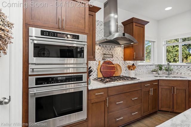 70 Lakeview Drive, Addison Township, MI 48370