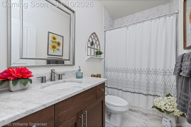 70 Lakeview Drive, Addison Township, MI 48370
